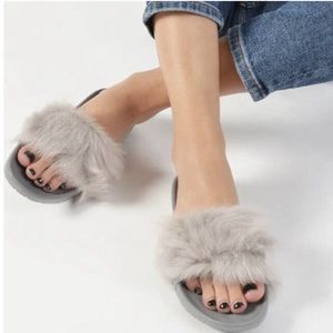 UGG  Pre-Owned Women’s Royale Slide Sandals Faux Fur Size 10 “as is”